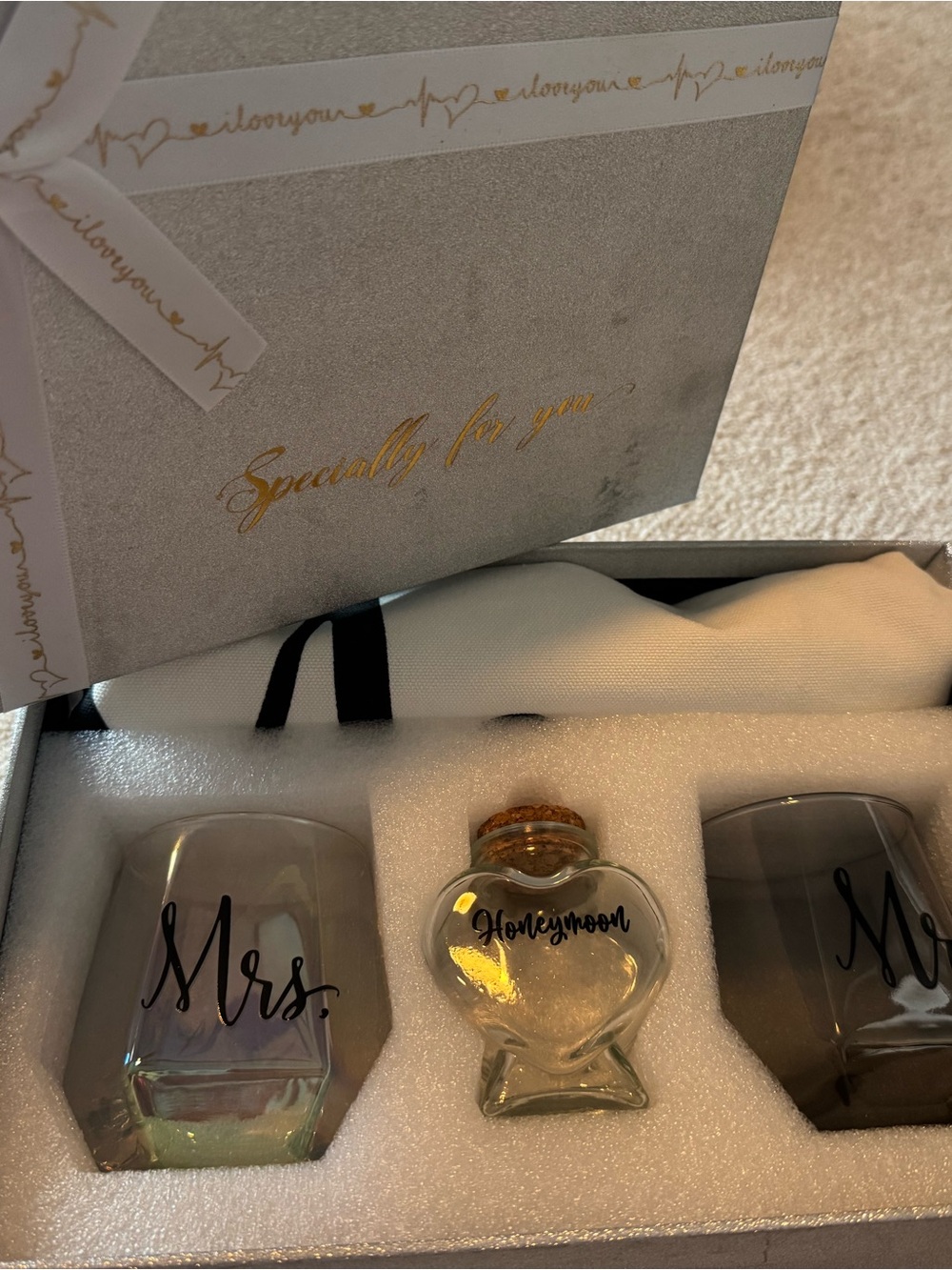 Wedding and honeymoon gift set - new